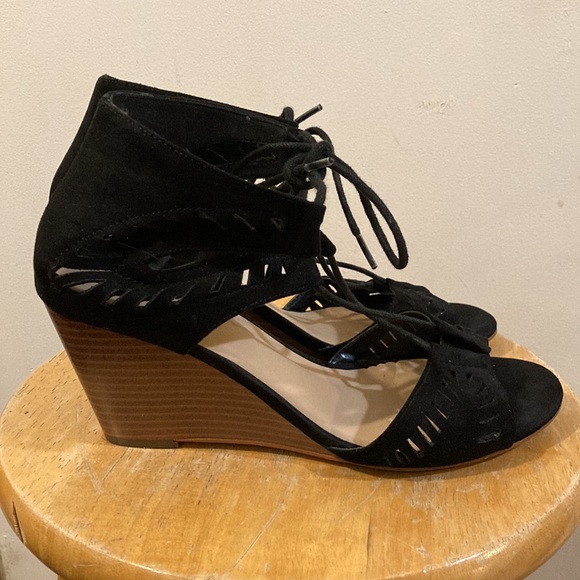 JustFab Black Wedge Sandals— Size 8.5 - Picture 4 of 9